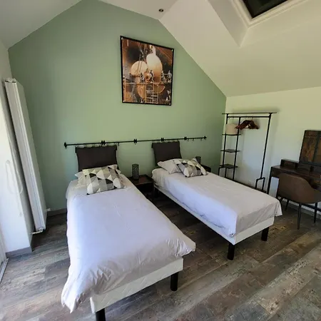 Les Embreoles Bed & Breakfast