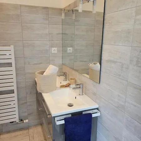 Oda ve Kahvaltı Les Embreoles