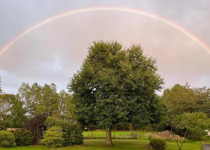 Les Embreoles Bed & Breakfast Clitourps